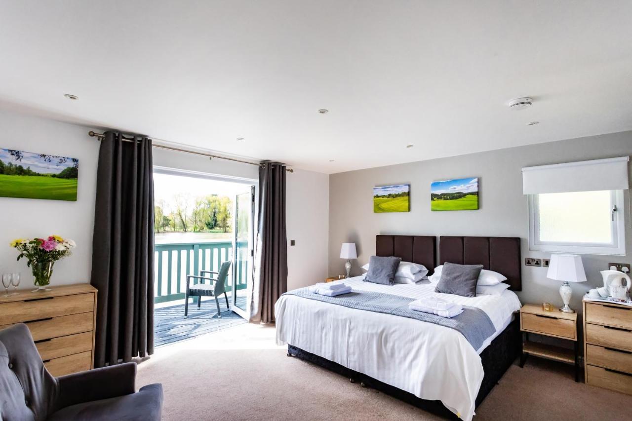 Вилла The Vale Golf & Country Club Bishampton Экстерьер фото