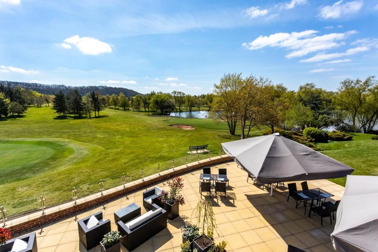 Вилла The Vale Golf & Country Club Bishampton Экстерьер фото