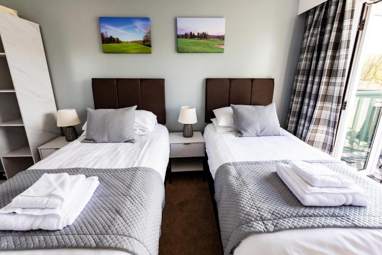 Вилла The Vale Golf & Country Club Bishampton Экстерьер фото