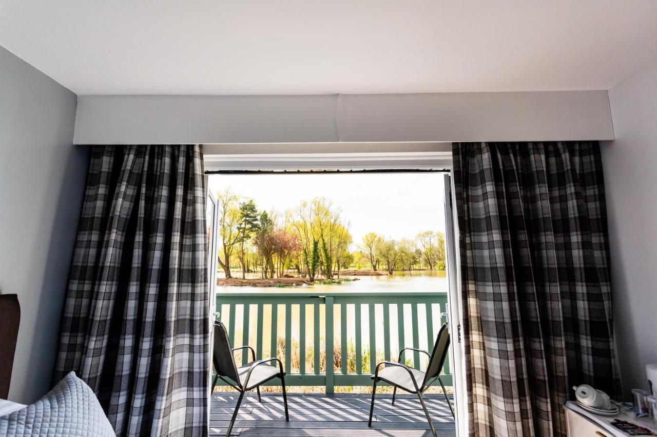 Вилла The Vale Golf & Country Club Bishampton Экстерьер фото