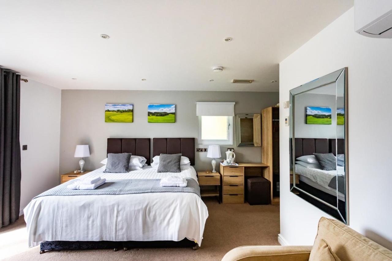 Вилла The Vale Golf & Country Club Bishampton Экстерьер фото