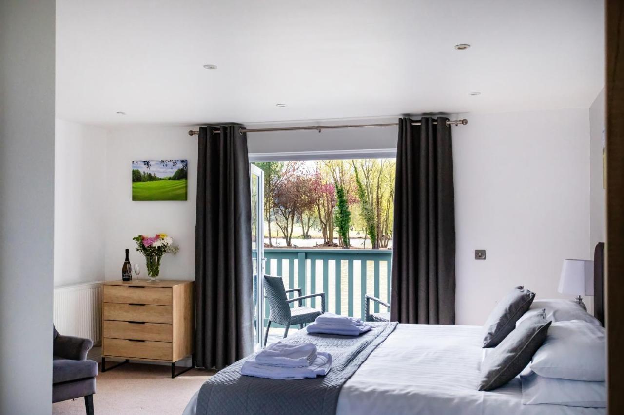 Вилла The Vale Golf & Country Club Bishampton Экстерьер фото