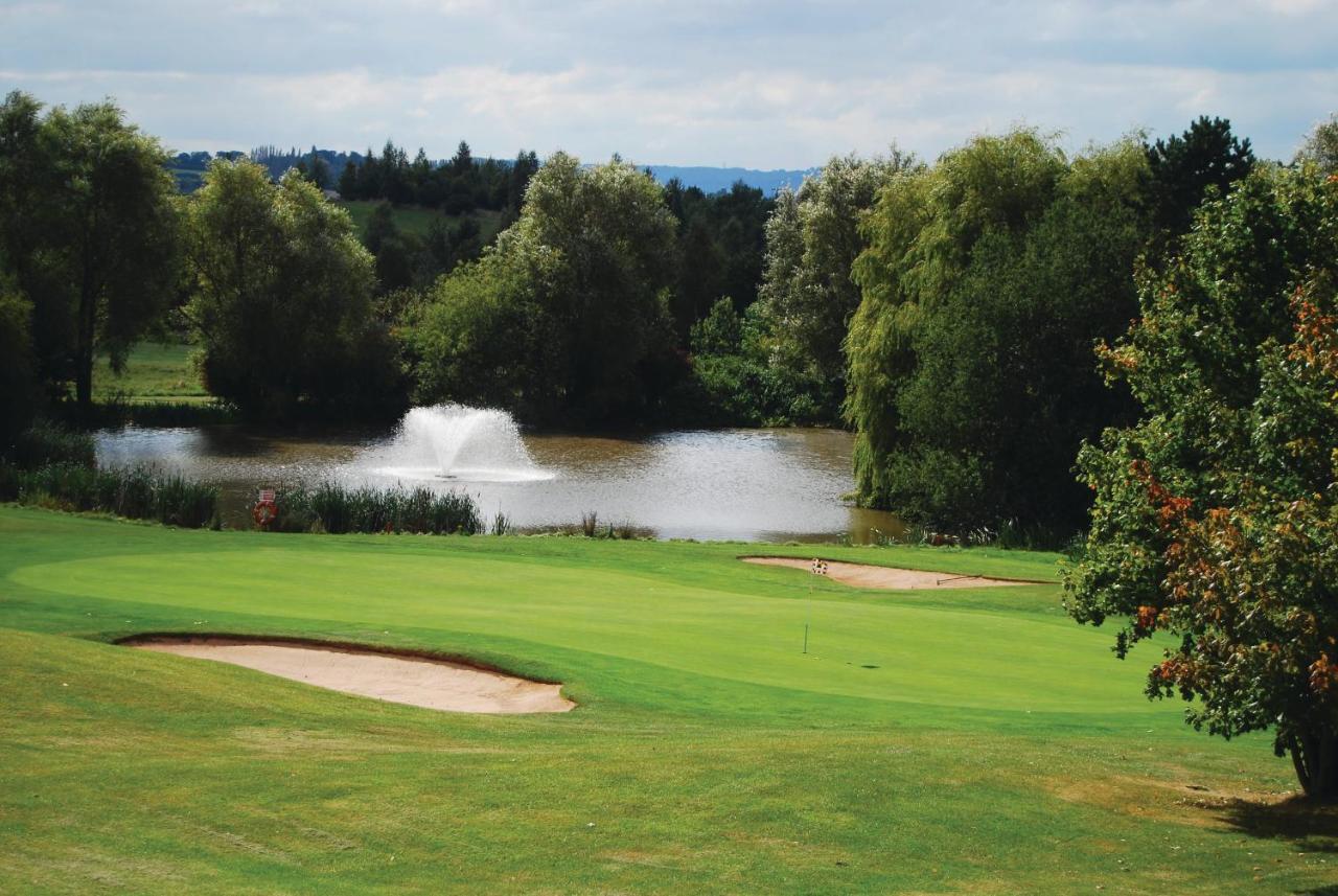 Вилла The Vale Golf & Country Club Bishampton Экстерьер фото